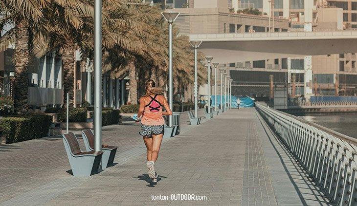 Mattina, mezzogiorno, sera: qual è il momento migliore per correre?