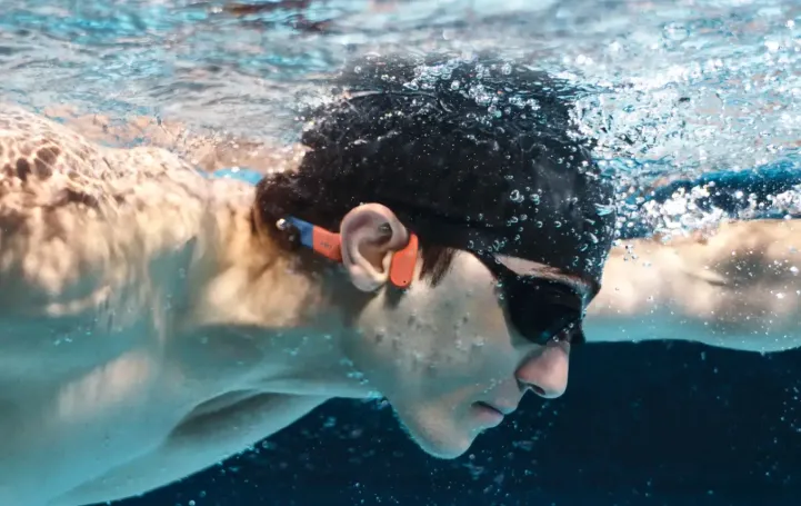 I migliori auricolari per nuotare in piscina
