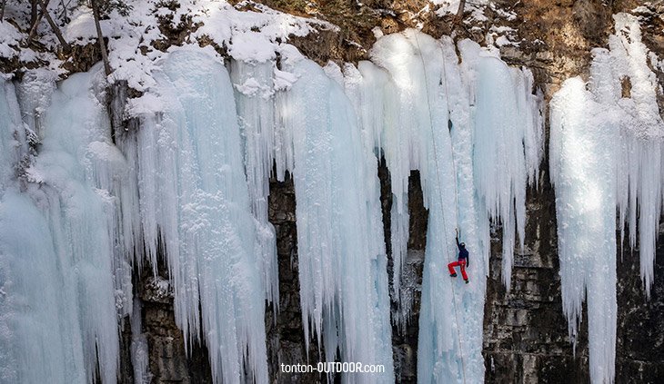 Cascata di ghiaccio: come attrezzarsi al meglio?